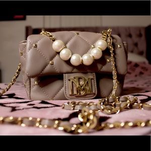 Cuuute pearl shoulder bag🤍✨